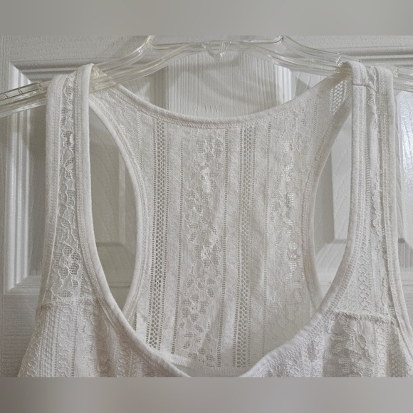 Hollister lace tank top - Picture 3 of 9